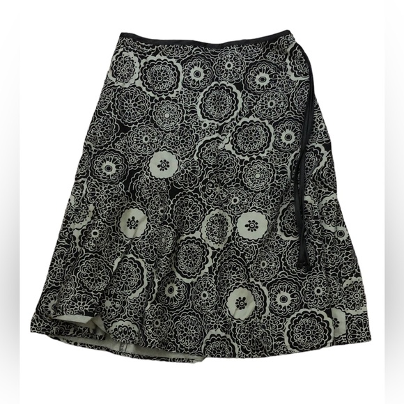 RW&CO Women’s Black and White Skirt - Picture 1 of 4